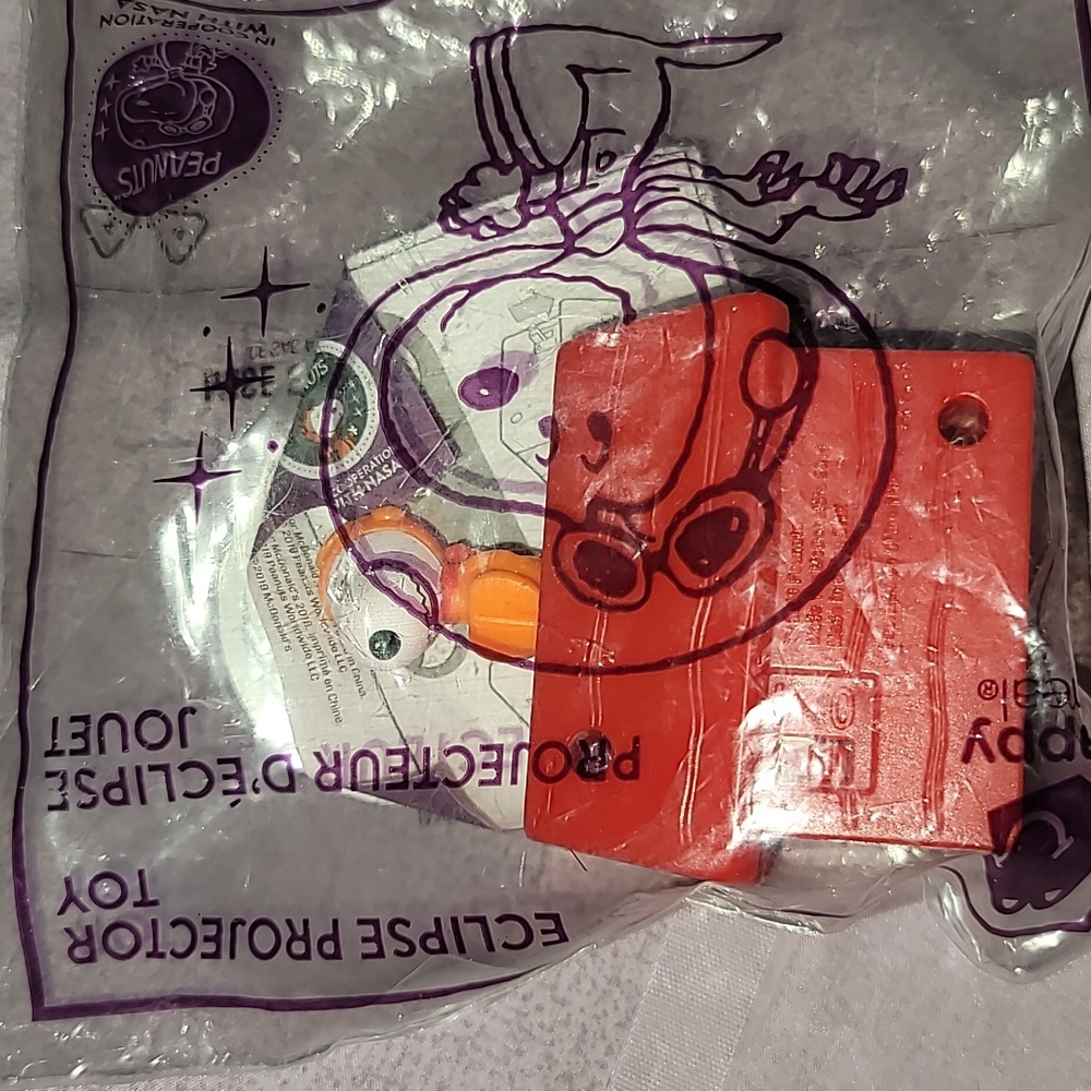 ECLIPSE PROJECTOR TOY Snoopy Dog House Peanuts McDonalds NASA 2019 Happy Meal!